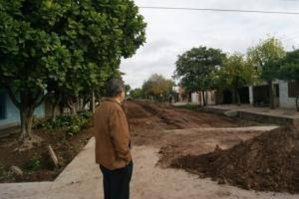 Comienzan los trabajos de pavimentaci�n de la calle 13 en S�enz Pe�a