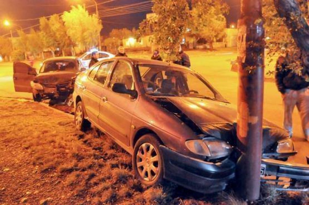 Una mujer y dos menores lesionados en violento accidente