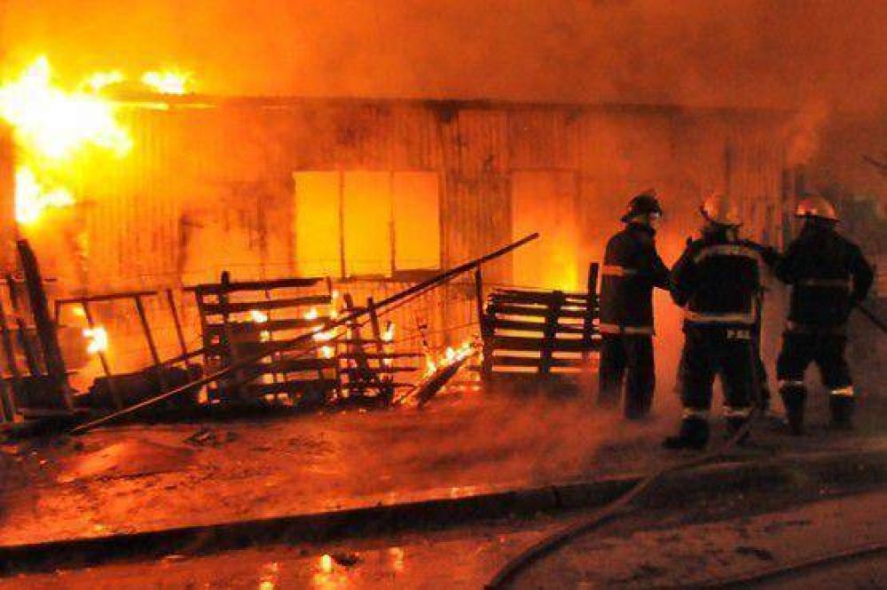 Voraz incendio consumi� una vivienda