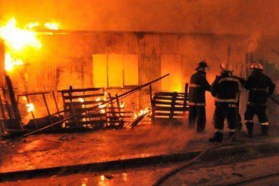 Voraz incendio consumi� una vivienda