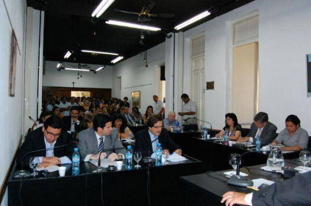 Una vez m�s Giustozzi es cuestionado por el mal uso del presupuesto