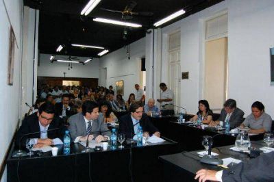 Una vez m�s Giustozzi es cuestionado por el mal uso del presupuesto
