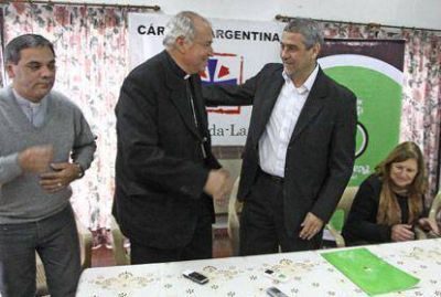 La comuna don� ropa y calzado a C�ritas Avellaneda, para los m�s necesitados