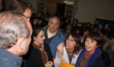 Hubo manifestaci�n y reclamos a las autoridades en la marcha organizada por el presunto abusador de menores