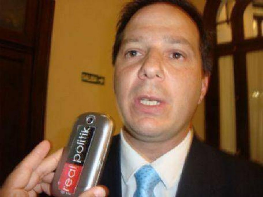 Luciano Martini: �No existe ninguna compuerta, ni fuera ni dentro de YPF�