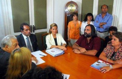 Le ofrecer�n 700 pesos a docentes para evitar paros