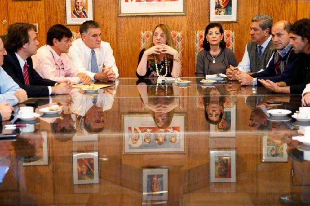 EL INTENDENTE GASPARINI SE REUNI� CON LA MINISTRA ALICIA KIRCHNER