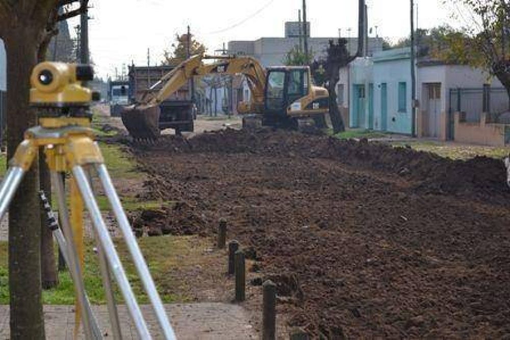 Comenz� el asfalto en Santa Teresita