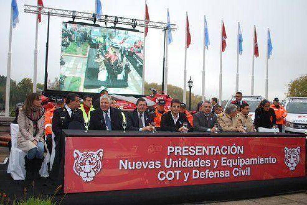 Massa present� nuevo equipamiento para el COT y Defensa Civil