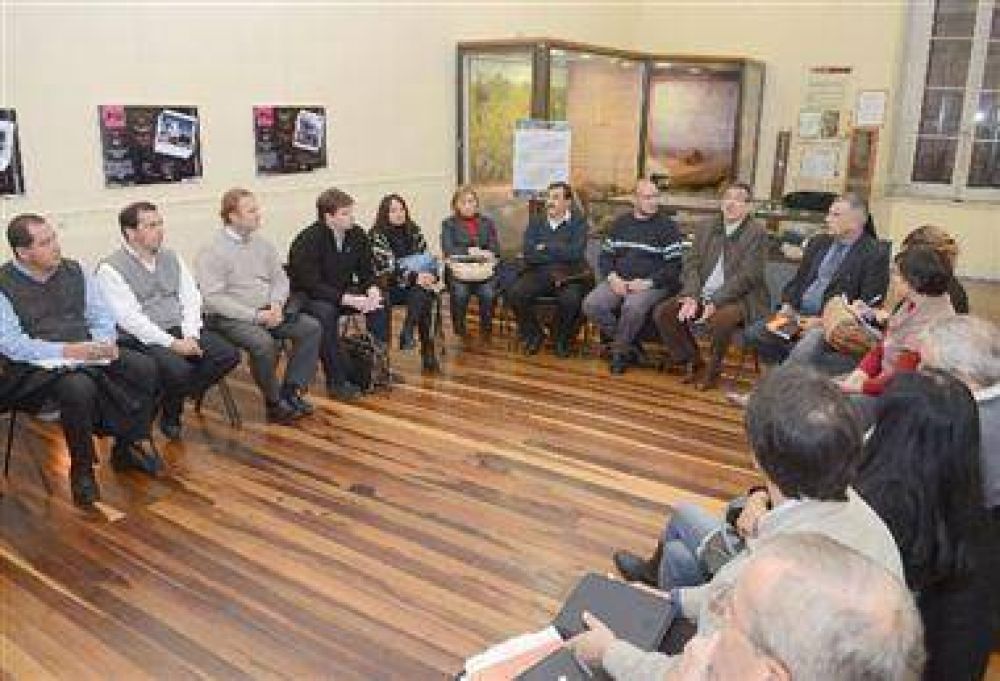 M�s polic�as y filmaciones en las presentaciones de buzos