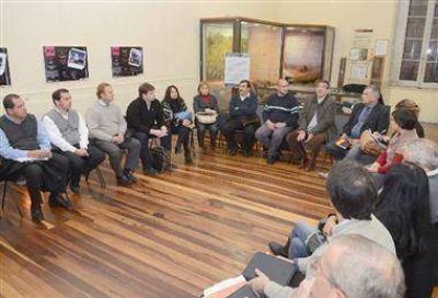 M�s polic�as y filmaciones en las presentaciones de buzos