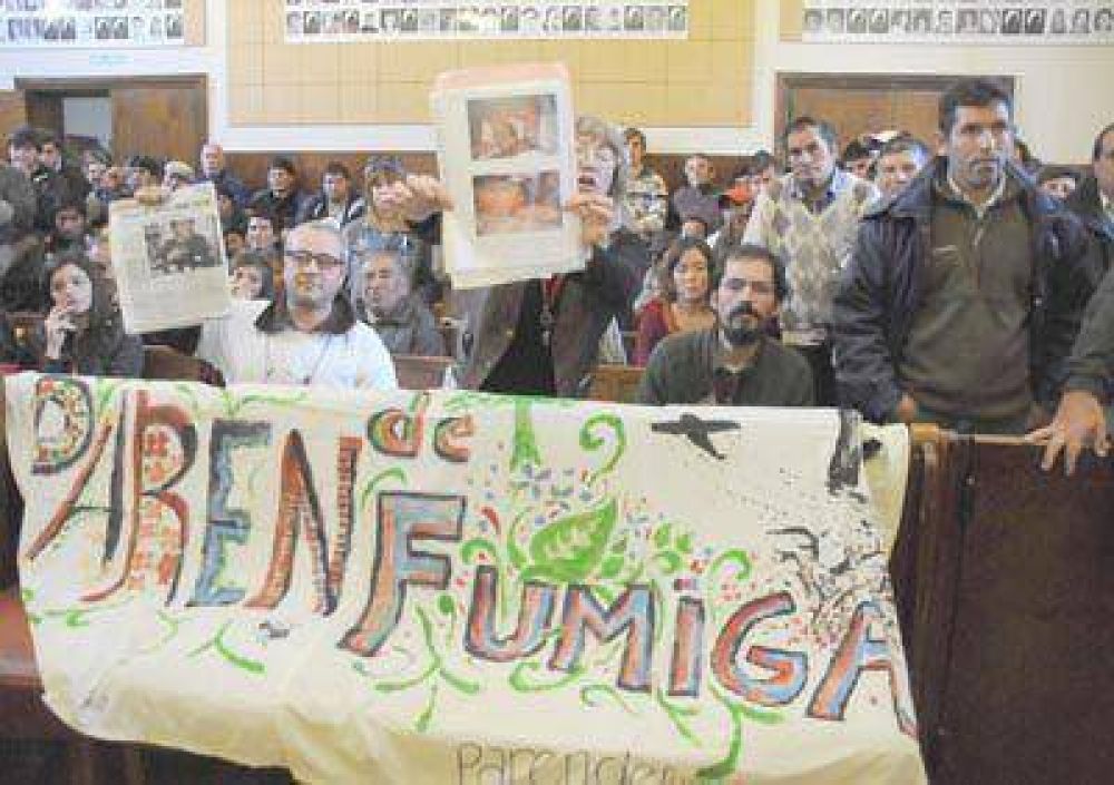 Concejales aprobaron regulaci�n para agroqu�micos ante vecinos descontentos