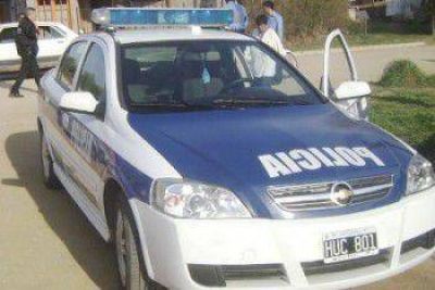  Llevaba 50 dosis de coca�na en el corpi�o e intent� descartarlas en un operativo