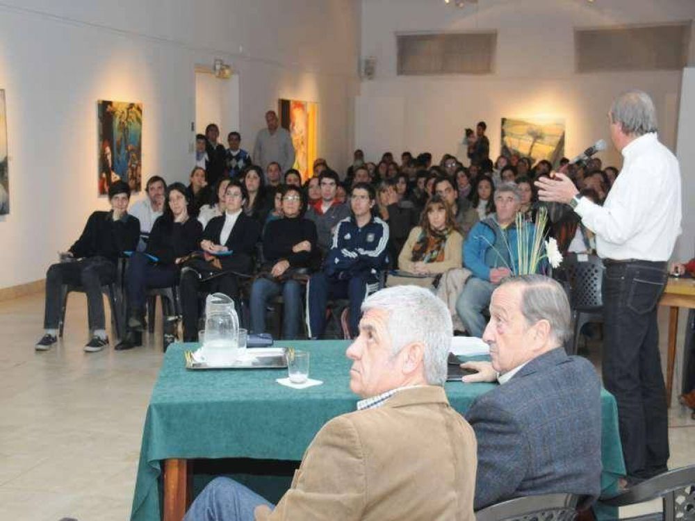 Anuncian el arribo de Scioli a Tandil para el 1 de junio con una agenda cargada de temas