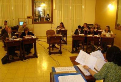 Concejales piden no pautar en radios fuera de la ley