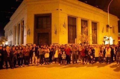 Los vecinos marcharon �en defensa de la educaci�n p�blica�
