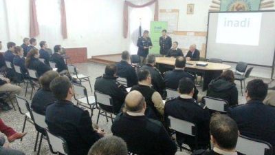 INADI: Capacitaron a polic�as contra la discriminaci�n