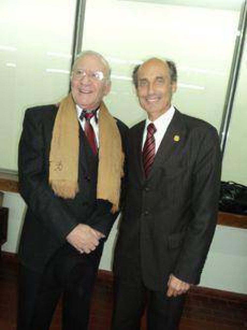 Juramento de dos letradas y reconocimiento al Dr. Cayetano Burella 