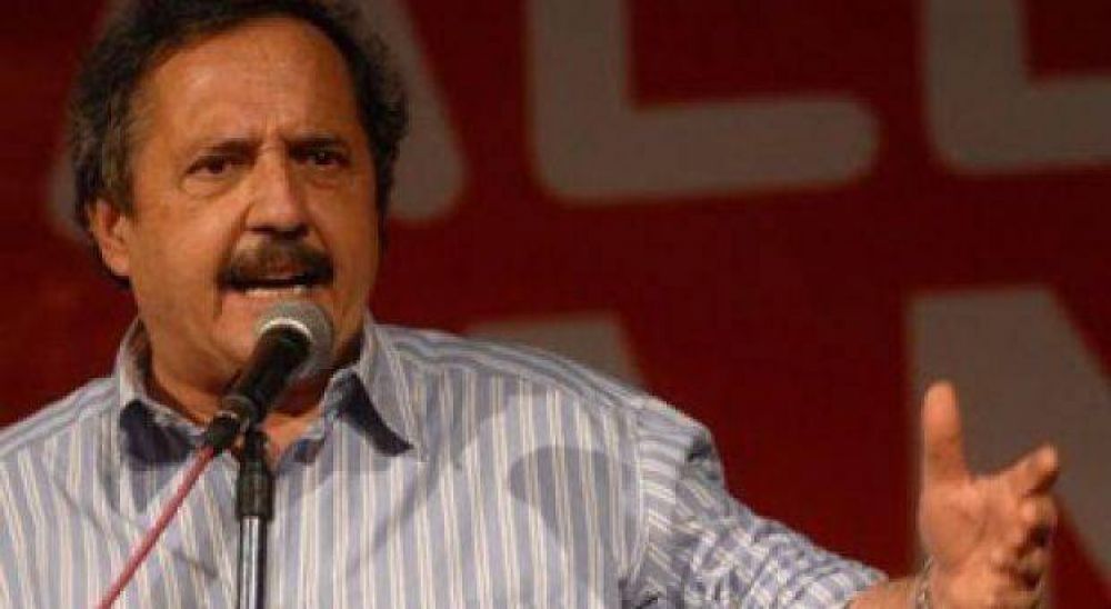Elecciones: Alfons�n lanz� su candidatura a diputado en la Federaci�n de Box