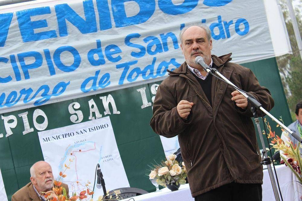 El Gobernador Colombi encabez� el acto con el que inicio su vida institucional el reciente creado municipio de San Isidro