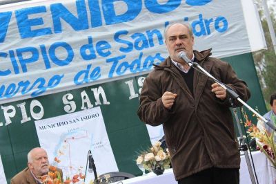 El Gobernador Colombi encabez� el acto con el que inicio su vida institucional el reciente creado municipio de San Isidro