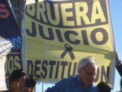 Temporal en La Plata: Convocan a un "paraguazo" contra Bruera
