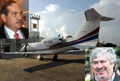 Sin licitaci�n: Alperovich le pag� el mes pasado 57 mil d�lares a L�zaro B�ez para arreglar su avi�n Lear Jet