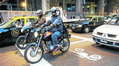 Ampl�an a m�s avenidas las zonas de detenci�n para motos