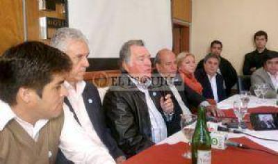 Barrionuevo: �No somos ni del Frente C�vico ni kirchneristas�