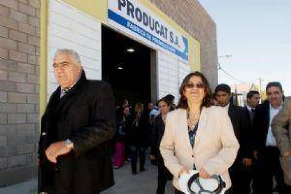 Luc�a:�Durante a�os se prioriz� becar para que no se haga nada�