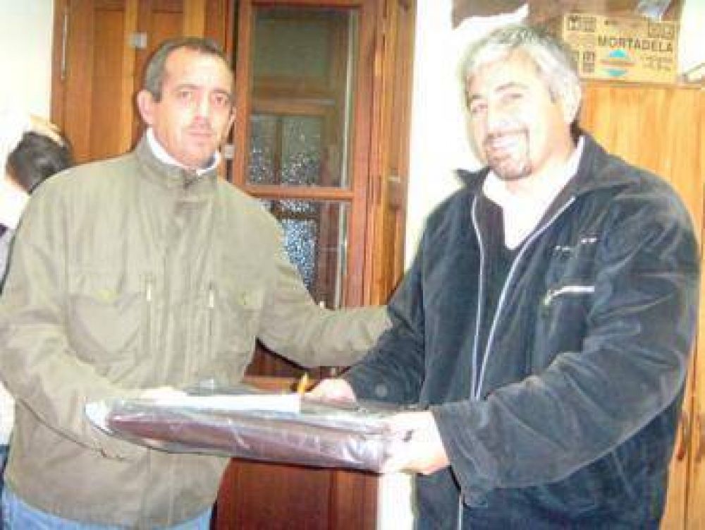 Trabajadores docentes recibieron un obsequio de parte de AGMER