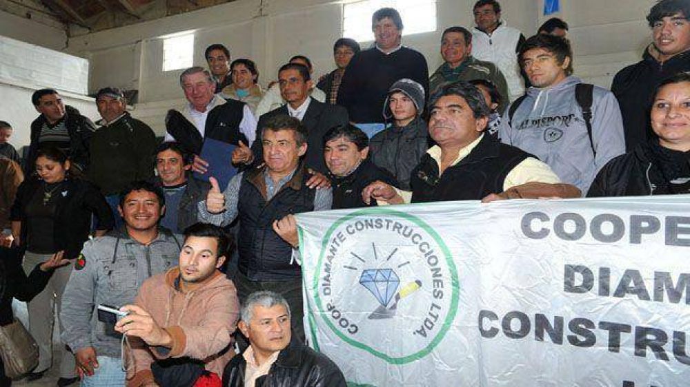 Aportes a cooperativas para construir viviendas sociales  