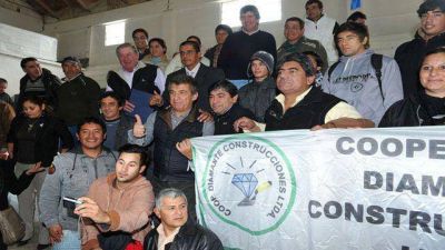 Aportes a cooperativas para construir viviendas sociales  
