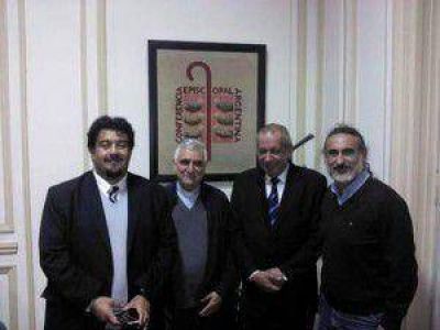 Ministros y legisladores nacionales de la provincia con el titular de Pastoral Social