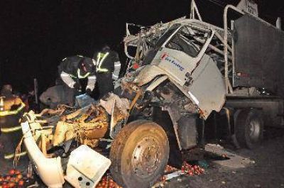 Violento choque de camiones en la Ruta 251