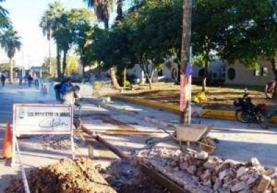 Respetando C�digo de Edificaci�n Urbana se repara la vereda del Complejo Termal