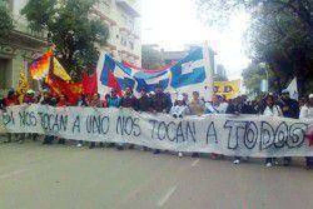 Masiva movilizaci�n en repudio a los incidentes producidos en Castelli