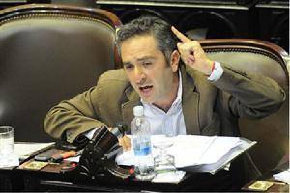 El jefe de La C�mpora vuelve a denunciar "un movimiento destituyente" y convoca a "organizarse"
