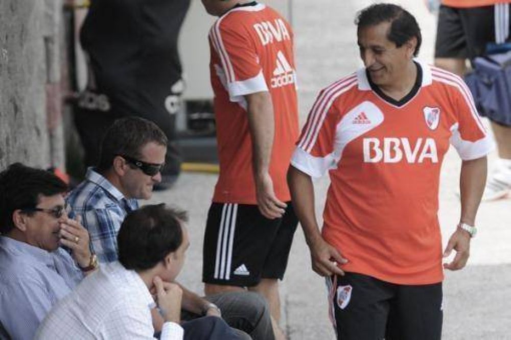 "Vamos a tener un equipo muy competitivo en junio", dijo Passarella