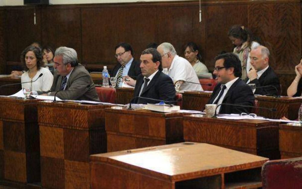 El pultismo contra la UCR: "Esperamos que se les ocurra una idea"