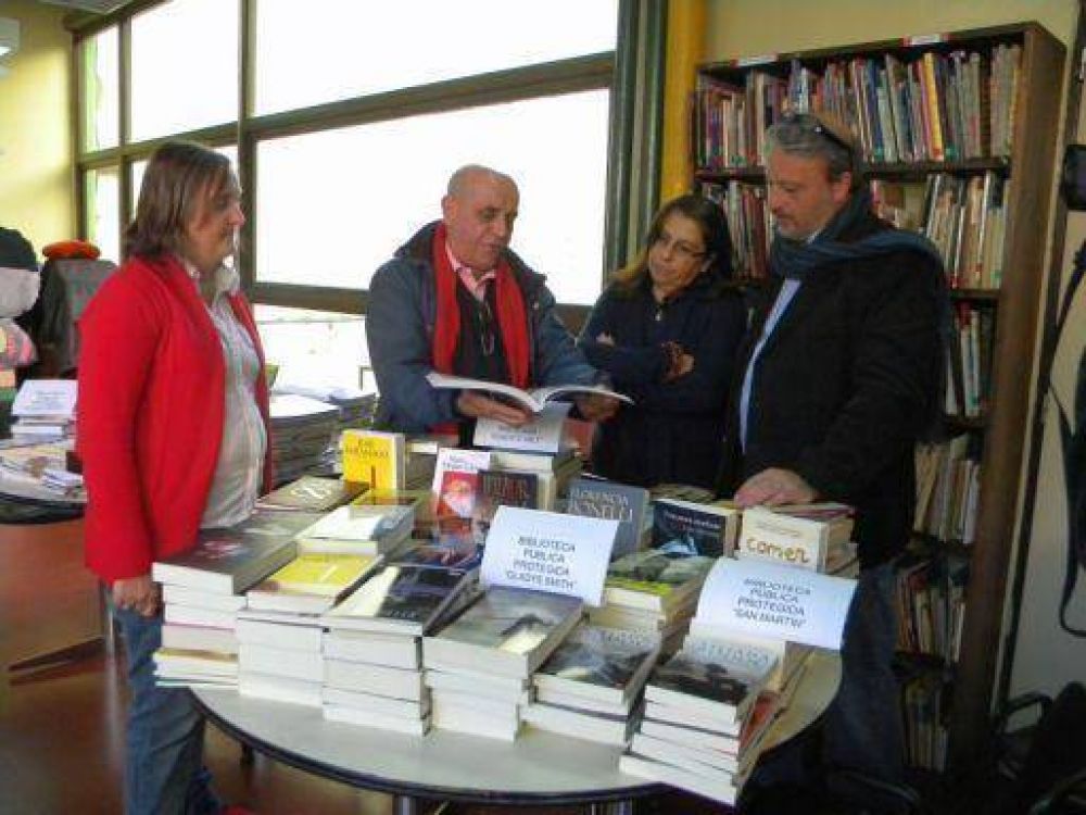 Importante compra de libros para el Sistema de Bibliotecas Municipales