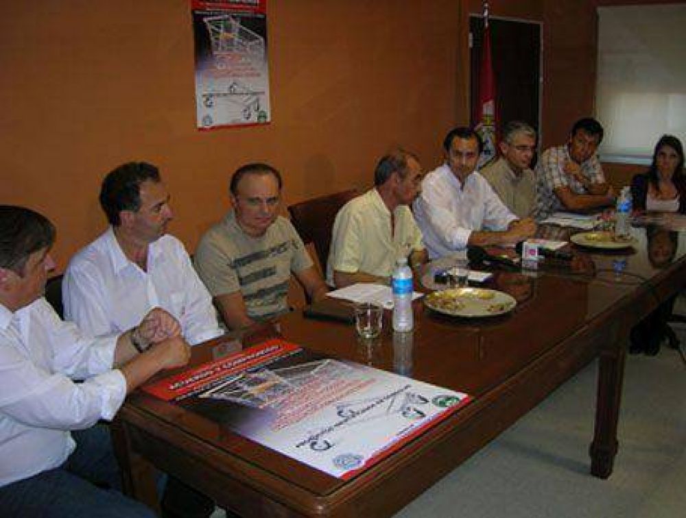 Acuerdo para enfrentar la crisis: Ampliar�n la canasta de productos rebajados de primera necesidad 
