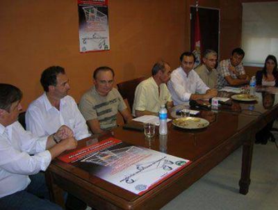 Acuerdo para enfrentar la crisis: Ampliar�n la canasta de productos rebajados de primera necesidad 