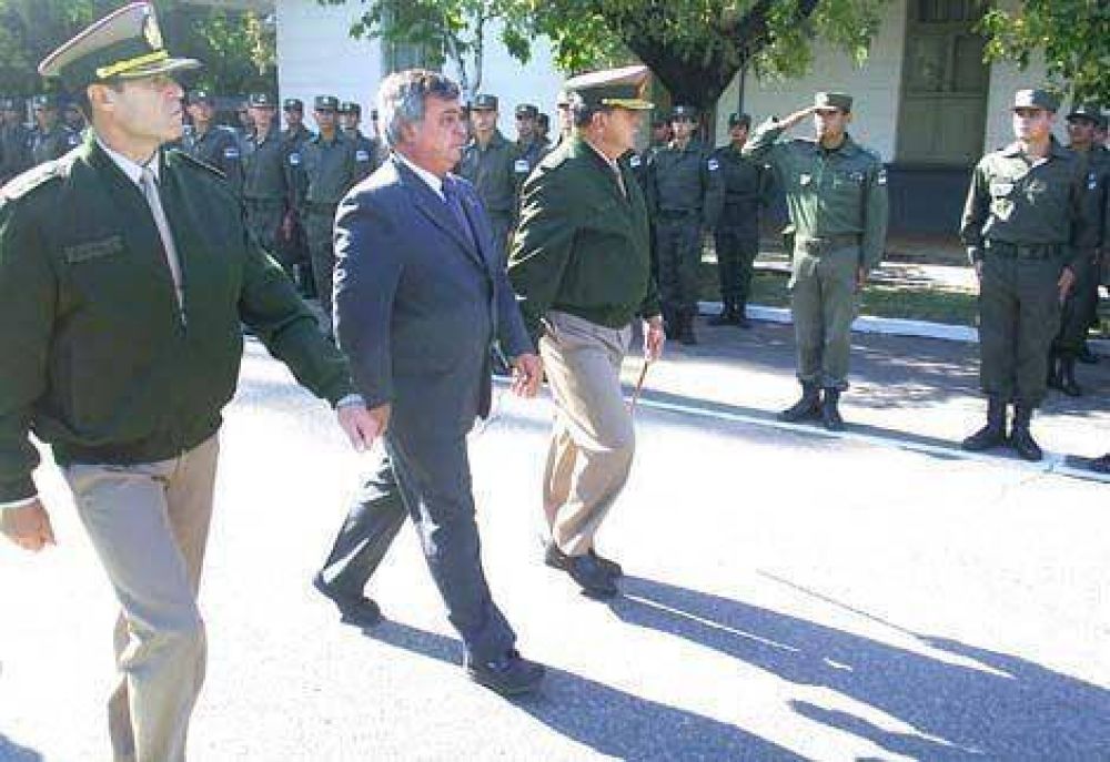 Carlos Selva en el Egreso del curso de Formaci�n de Gendarmes 