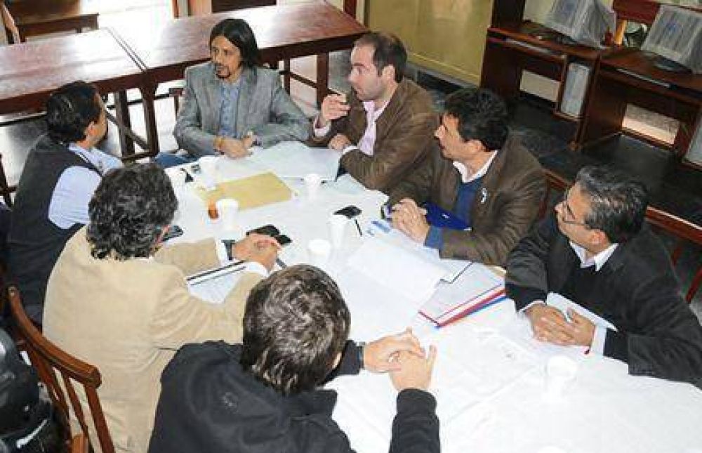 El Gobierno provincial mantuvo una jornada de trabajo junto a la comunidad oranense