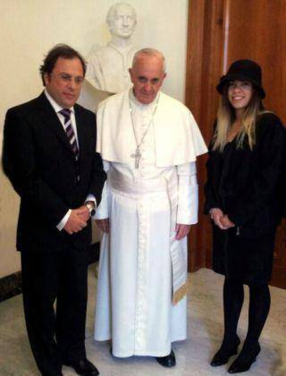 Efecto Puerta de Hierro: El Papa recibi� a Giustozzi y desair� a Descalzo
