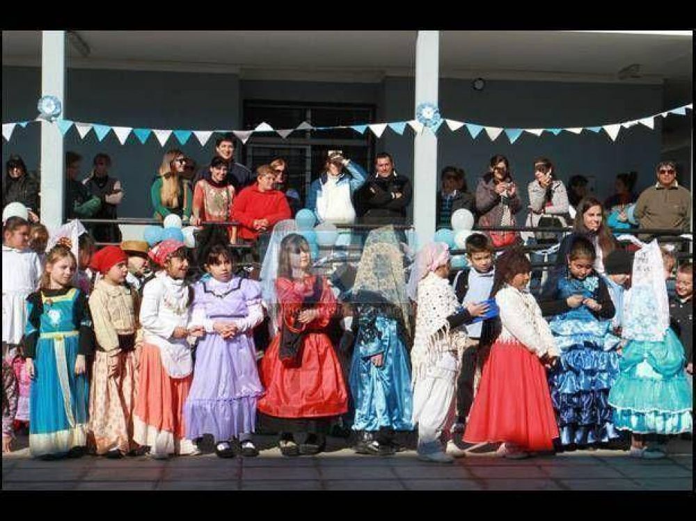 Numerosas escuelas de Paran� celebraron el 25 de Mayo