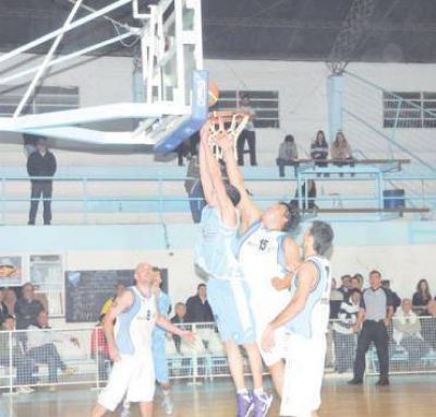 Regatas Uruguay logr� un gran triunfo y estiro la definici�n