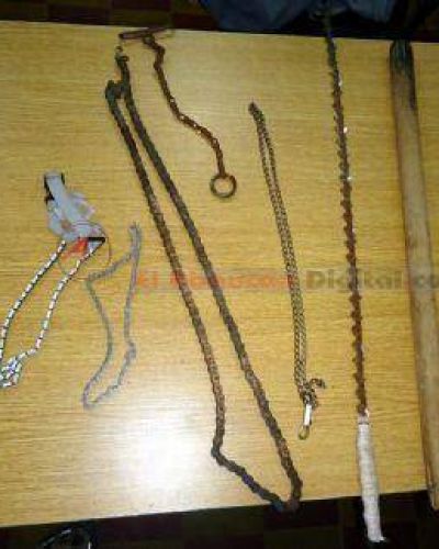La polic�a secuestr� armas �tumberas� en dos escuelas