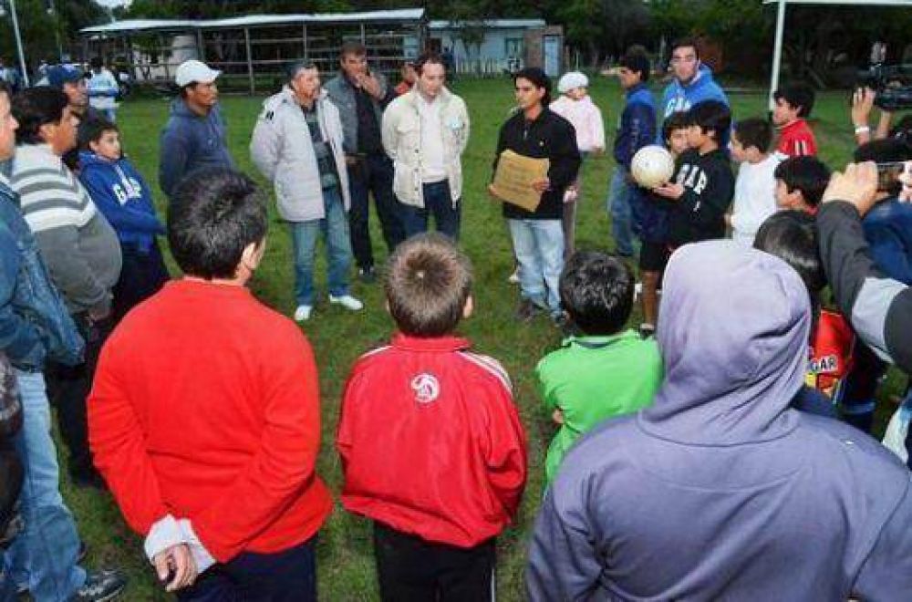 Camau prometi� mil cuadras de pavimento
